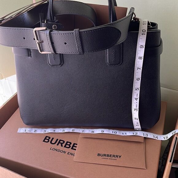 Burberry Authentic Handbag. - Picture 2 of 5